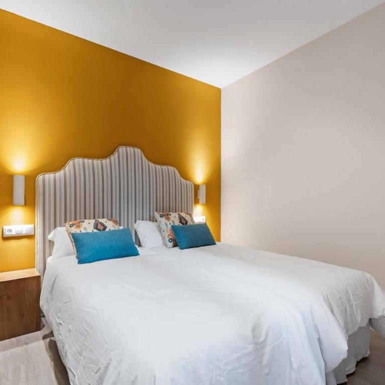 Cozy San Bernardo with terrace by Cómodo Madrid - Two-Bedroom Apartment - 14