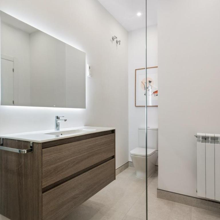 Cozy San Bernardo with terrace by Cómodo Madrid - Two-Bedroom Apartment - 24