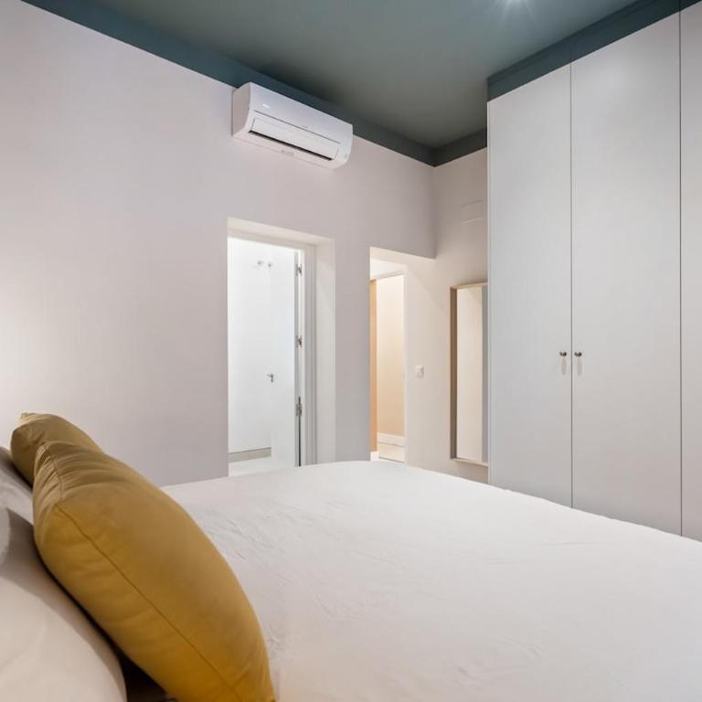 Cozy San Bernardo with terrace by Cómodo Madrid - Two-Bedroom Apartment - 25