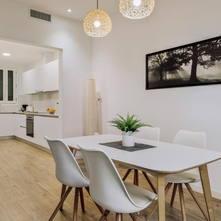 Ola Living Sant Antoni Market - Three-Bedroom Apartment with Balcony - 4
