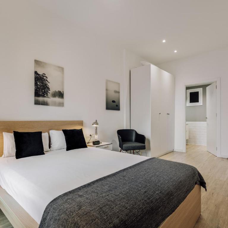 Ola Living Sant Antoni Market - Three-Bedroom Apartment with Balcony - 6