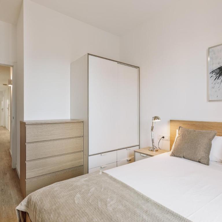 Ola Living Sant Antoni Market - Three-Bedroom Apartment with Balcony - 9