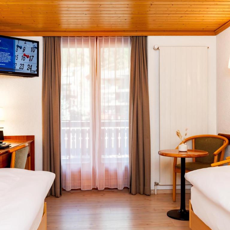 Alpenblick - Doppelzimmer mit 2 Einzelbetten und Terrasse - 2