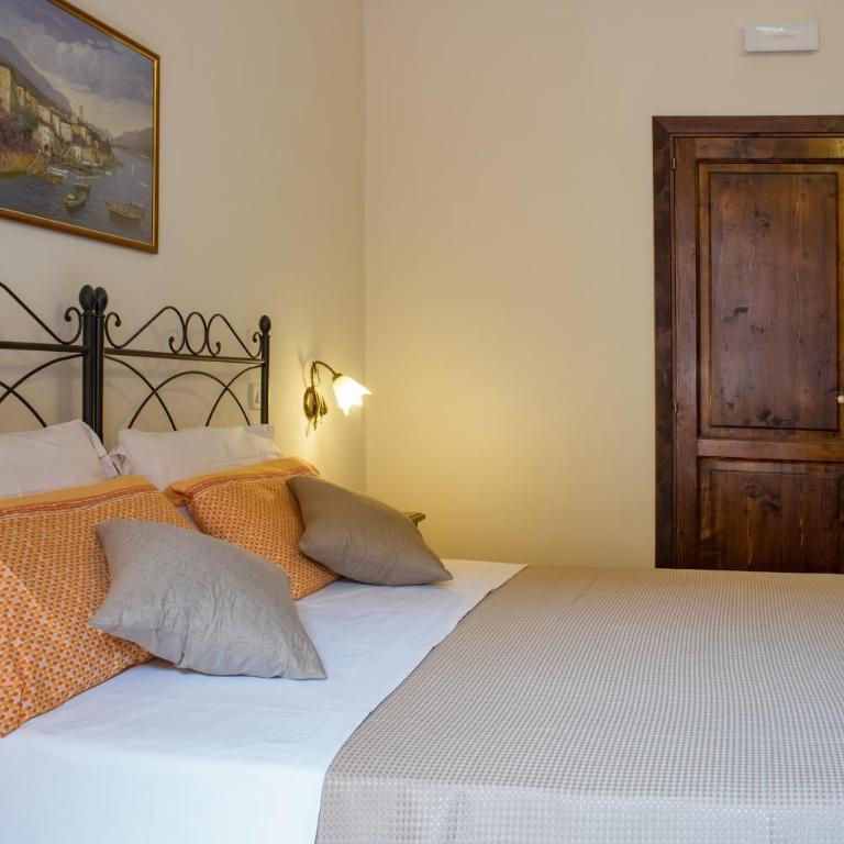B&B Palazzo Tornabene - Triple Room with Balcony - 3