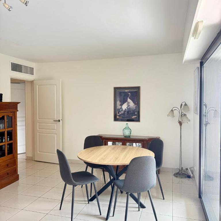 Spacious Luxury apt, 12 min walk to Croisette beach and Conf Centre - Appartement 3 Chambres - 6