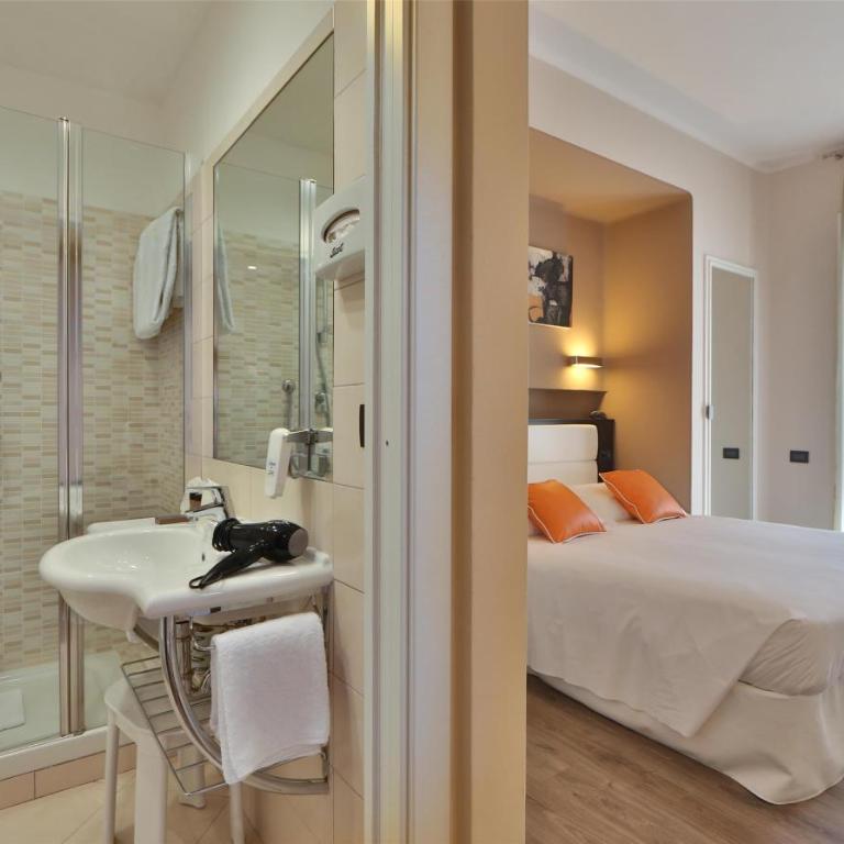 Best Western Regina Elena - Room with Queen and Single Bed - Sea View - 3
