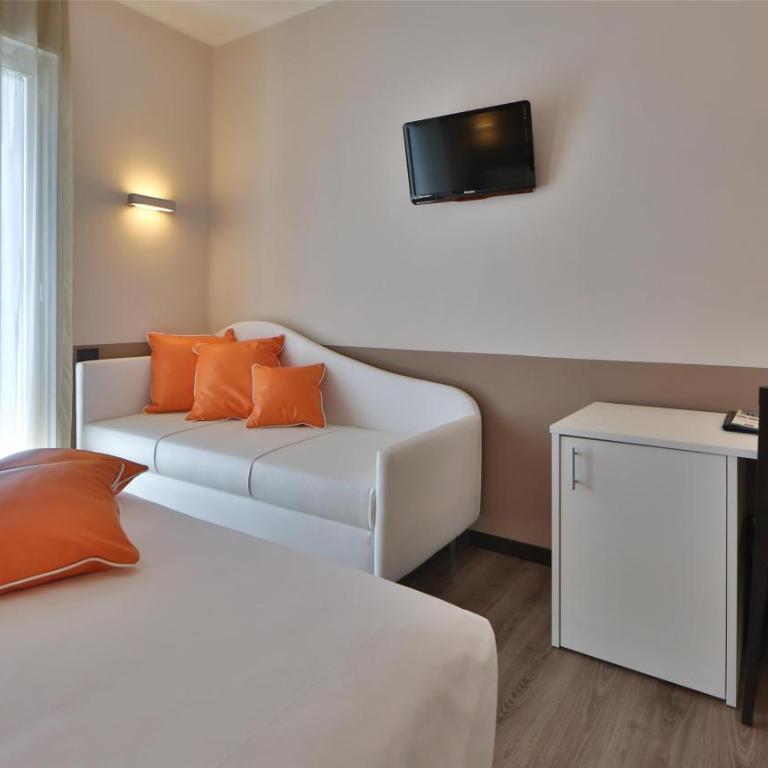 Best Western Regina Elena - Room with Queen and Single Bed - Sea View - 5