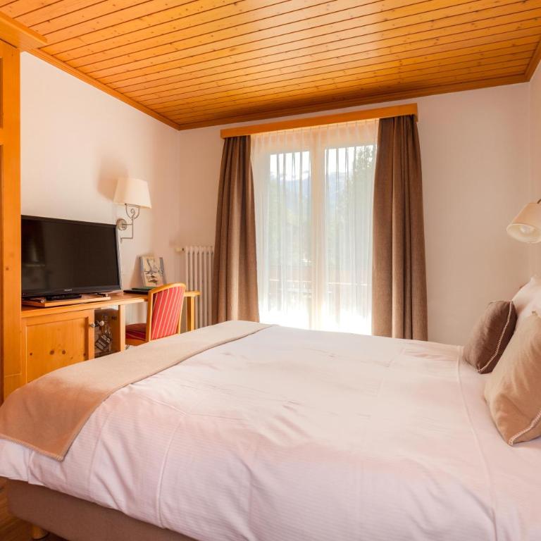 Alpenblick - Zimmer mit Queensize-Bett und Balkon - 3
