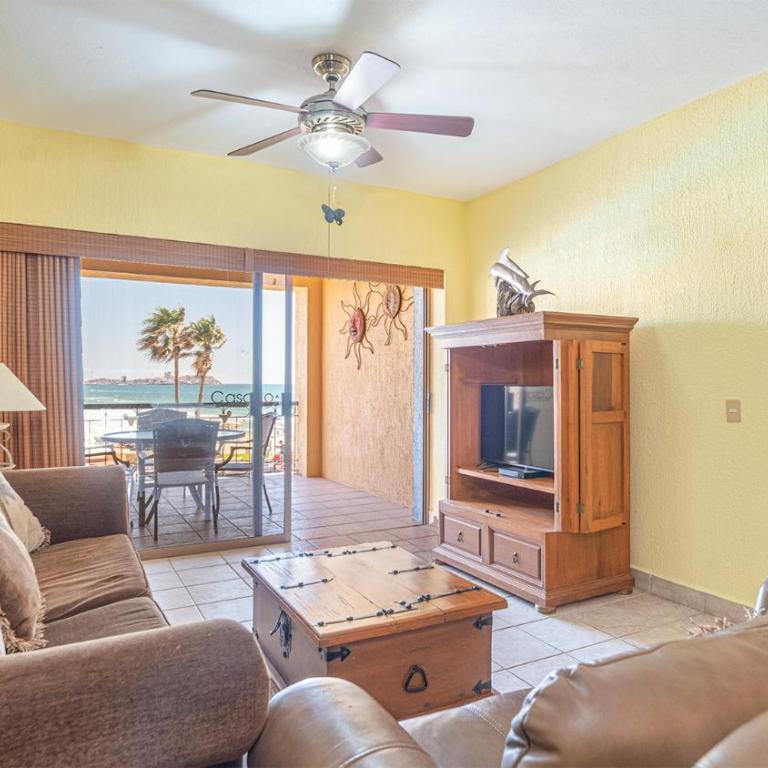 Rock n' Reel Amazing Oceanfront - Casa - 1