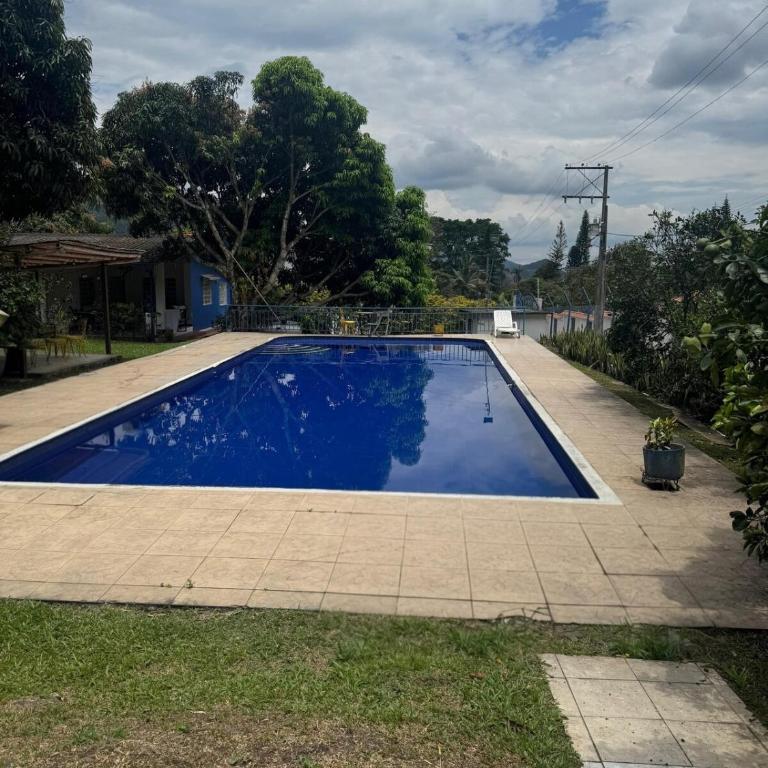 Casa rustica y familiar con piscina en La Vega Cund - Casa de 3 dormitorios - 3