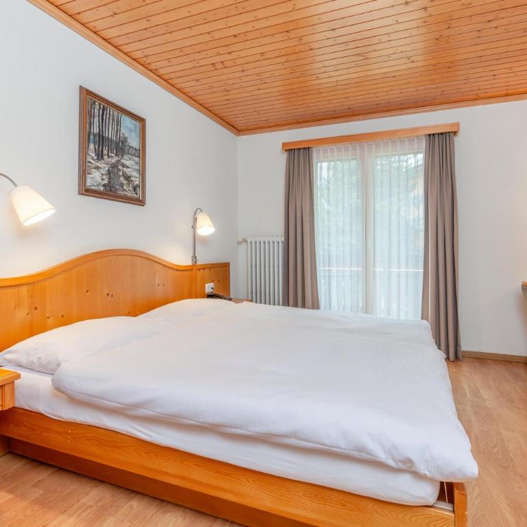 Alpenblick - Doppelzimmer mit Balkon und Blick auf Matterhorn - 9