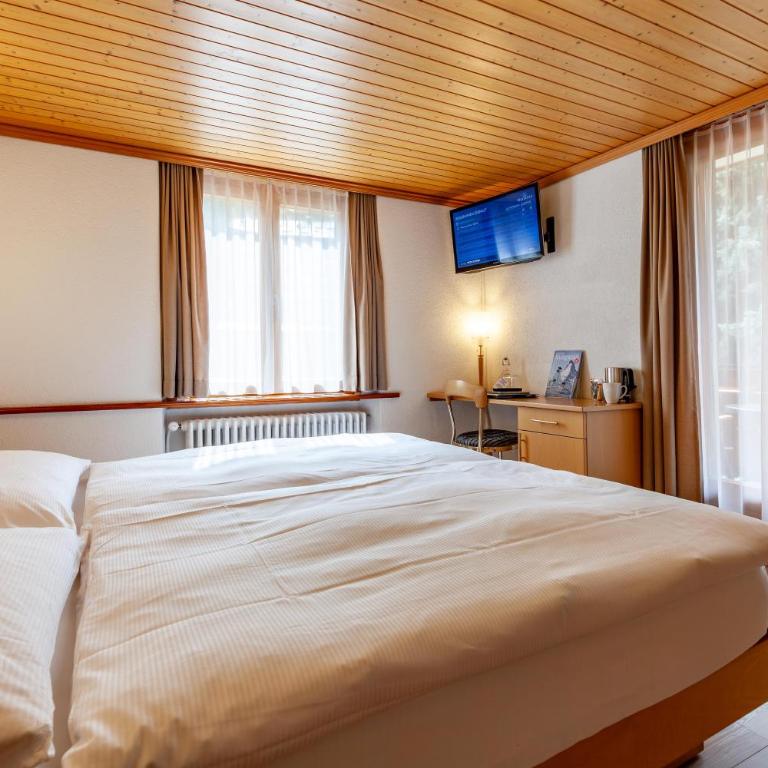 Alpenblick - Doppelzimmer mit Balkon und Blick auf Matterhorn - 3