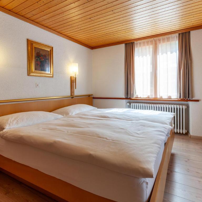 Alpenblick - Doppelzimmer mit Balkon und Blick auf Matterhorn - 4