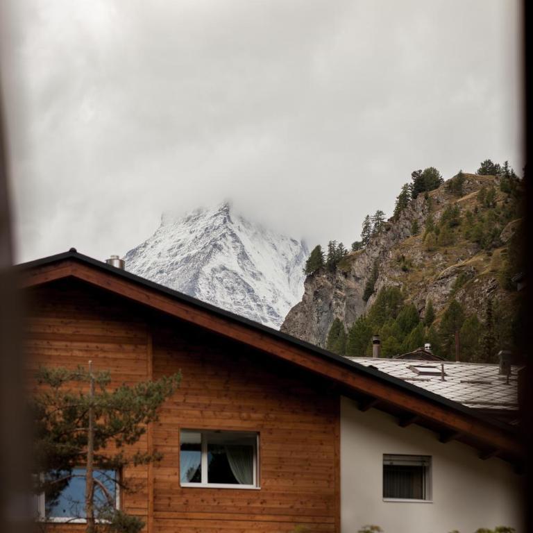 Alpenblick - Dreizimmerzimmer mit Balkon und Blick auf Matterhorn - 6
