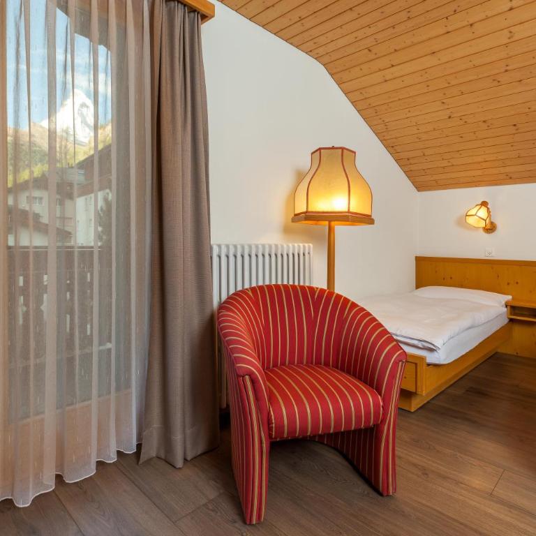 Alpenblick - Dreizimmerzimmer mit Balkon und Blick auf Matterhorn - 4