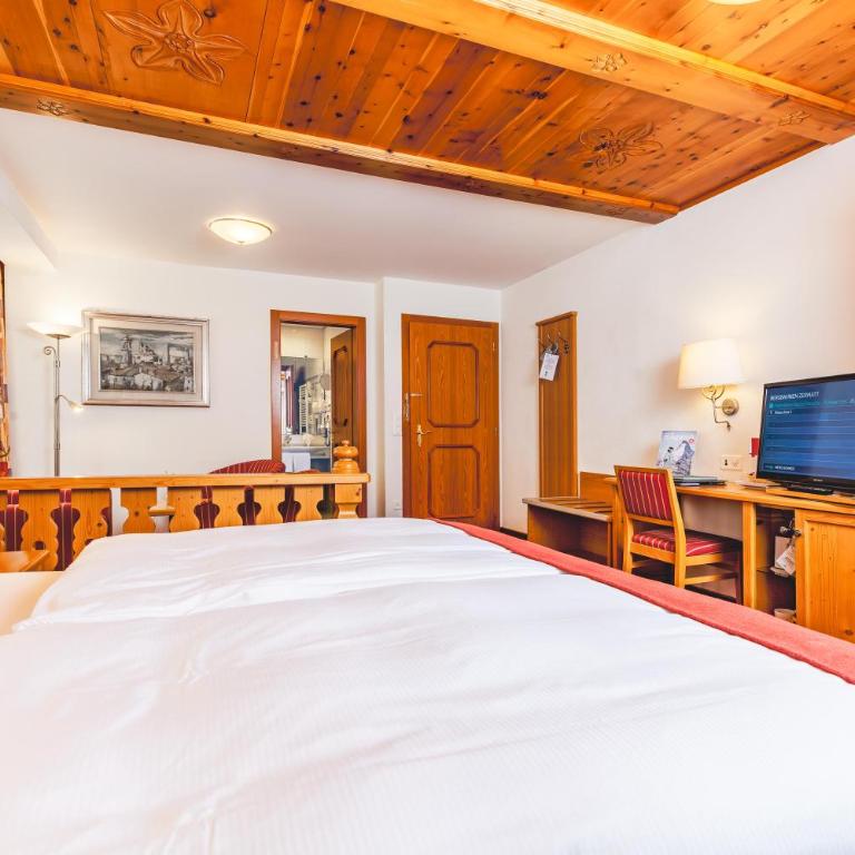 Alpenblick - Deluxe Doppelzimmer mit Balkon und Blick auf Matterhorn - 4