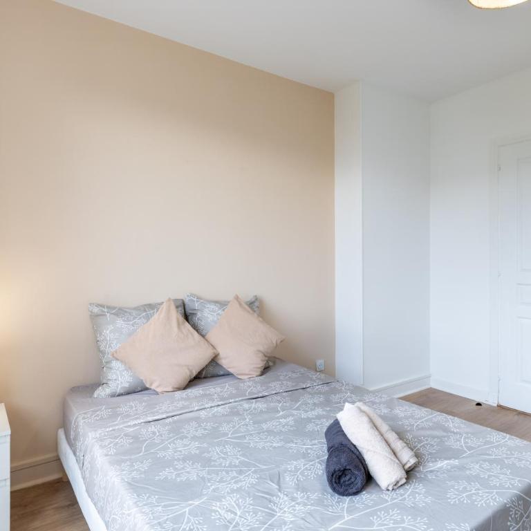 Appartement meublé près du centre Wifi-Parking - Apartment mit 3 Schlafzimmern - 17