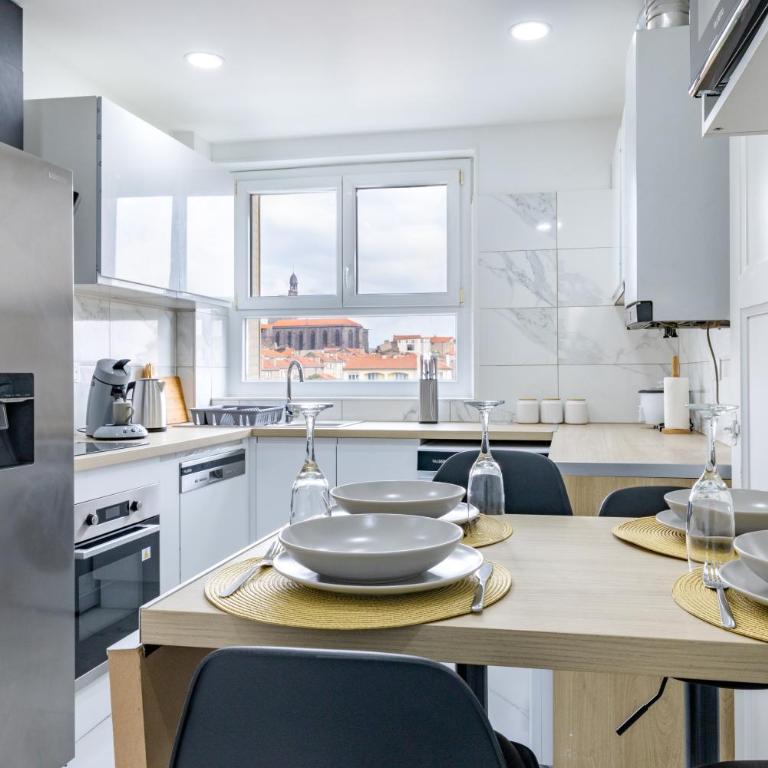 Appartement meublé près du centre Wifi-Parking - Apartment mit 3 Schlafzimmern - 24