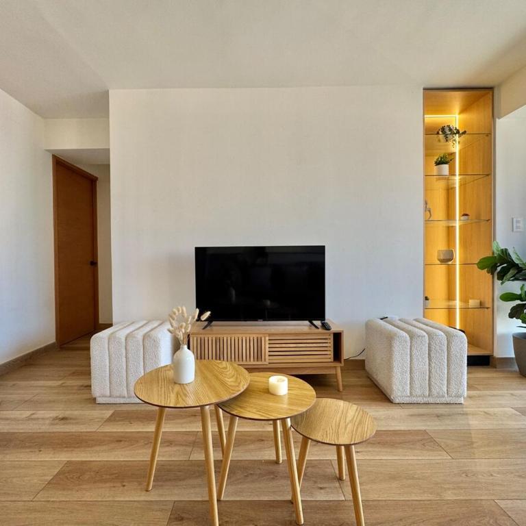Moderno y luminoso 2D y 2B en Las Condes - Two-Bedroom Apartment - 7