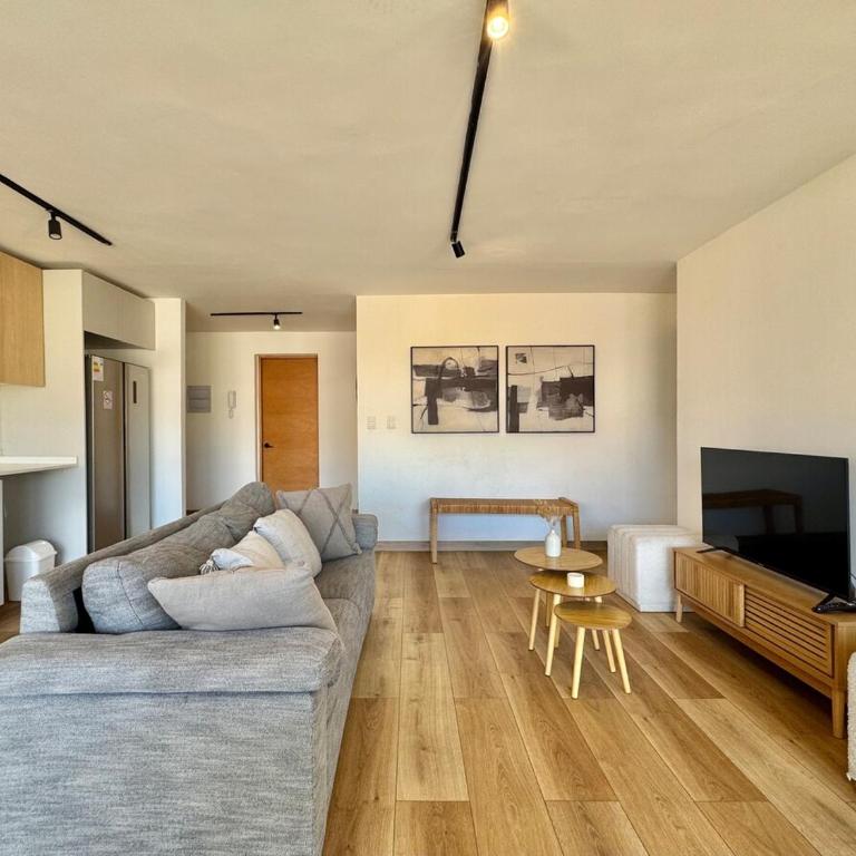 Moderno y luminoso 2D y 2B en Las Condes - Two-Bedroom Apartment - 11