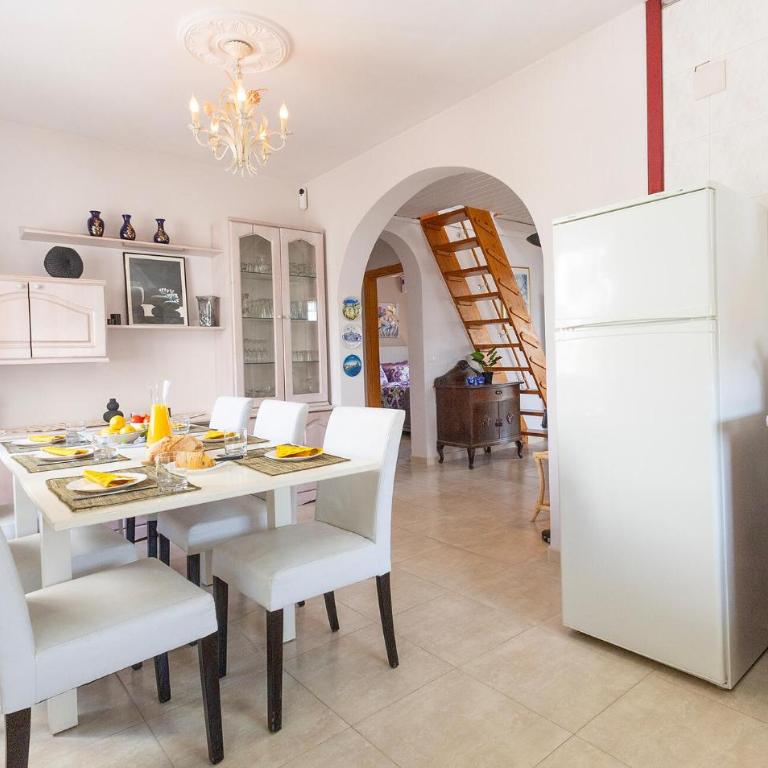 Stunning Home In Orihuela Costa - Casa de 4 dormitorios - 14