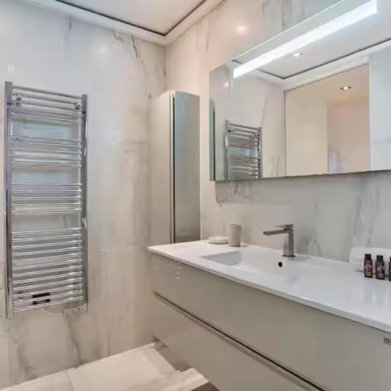 Stylish Apartment in Le Marais, Paris Centre - Apartment - 9