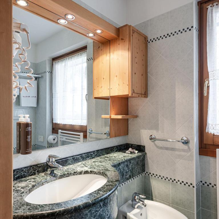 Hotel Genzianella - Standard Quadruple Room - 4