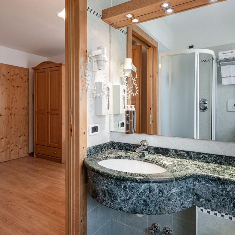 Hotel Genzianella - Standard Quadruple Room - 3