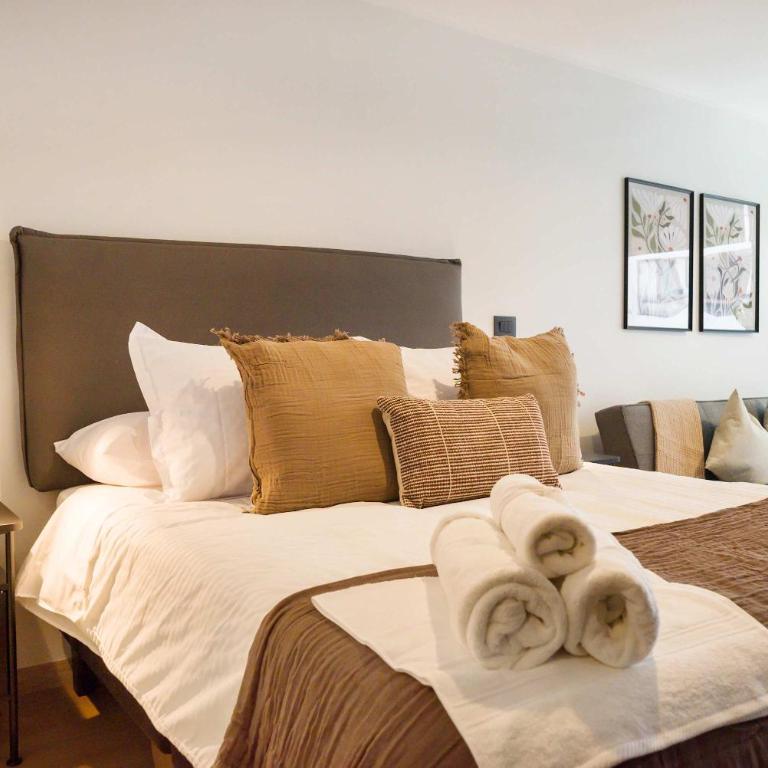 Chic Studio Escape for 3 in Lively Las Condes - Apartment - 1