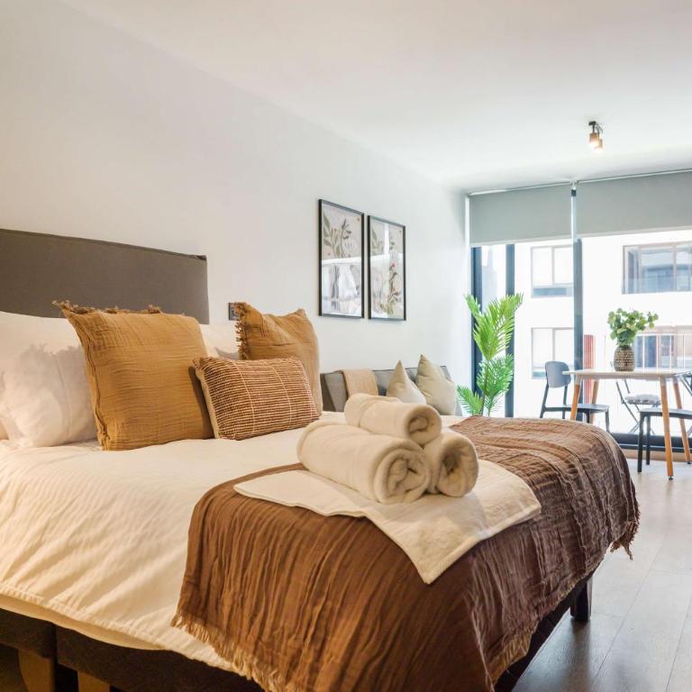Chic Studio Escape for 3 in Lively Las Condes - Apartment - 8