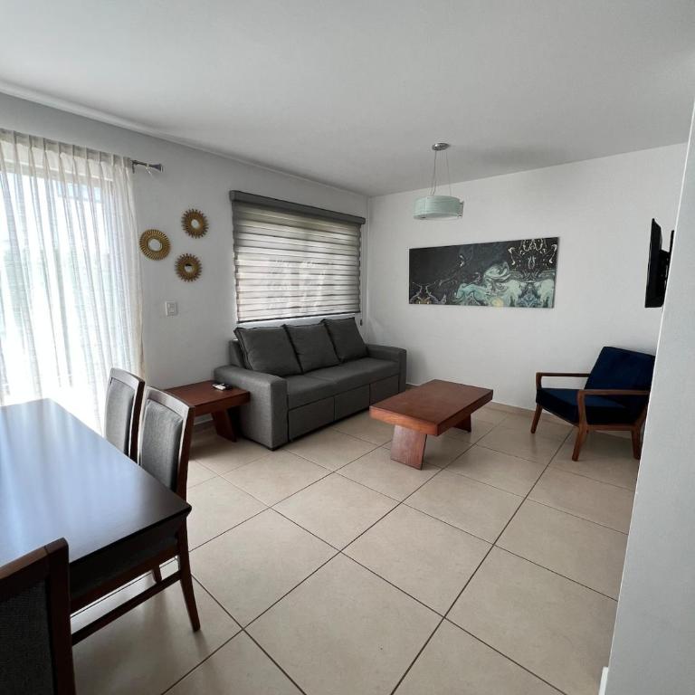 Pacific Nest House Steps from the beach - Three-Bedroom House - 7