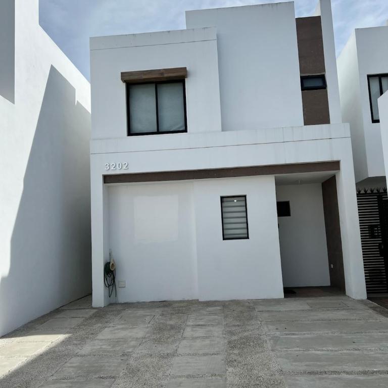 Pacific Nest House Steps from the beach - Three-Bedroom House - 21