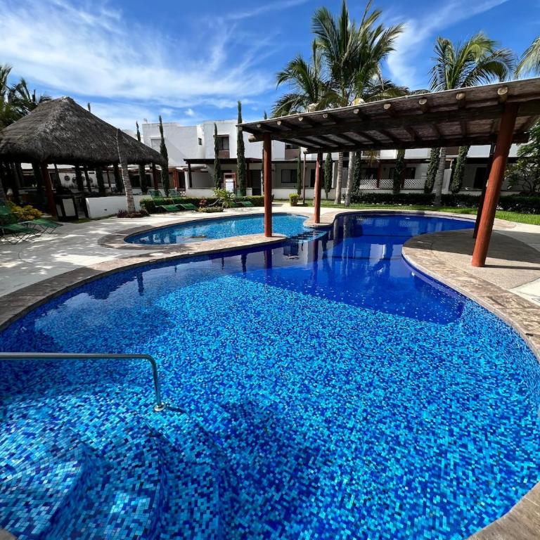 Pacific Nest House Steps from the beach - Three-Bedroom House - 25