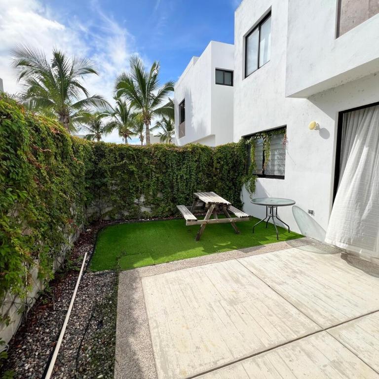Pacific Nest House Steps from the beach - Three-Bedroom House - 38