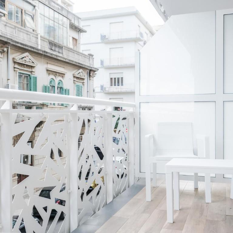 Milazzo Holiday Apartments&Rooms - LiveLoveTravel - Camera Quadrupla con Balcone - 9
