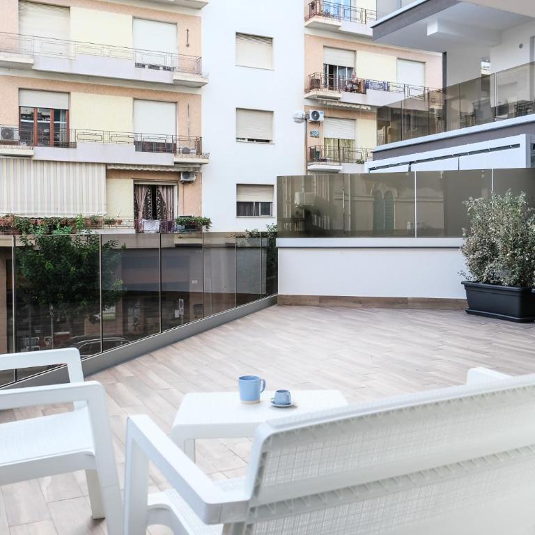 Milazzo Holiday Apartments&Rooms - LiveLoveTravel - Camera Matrimoniale con Terrazza - 10