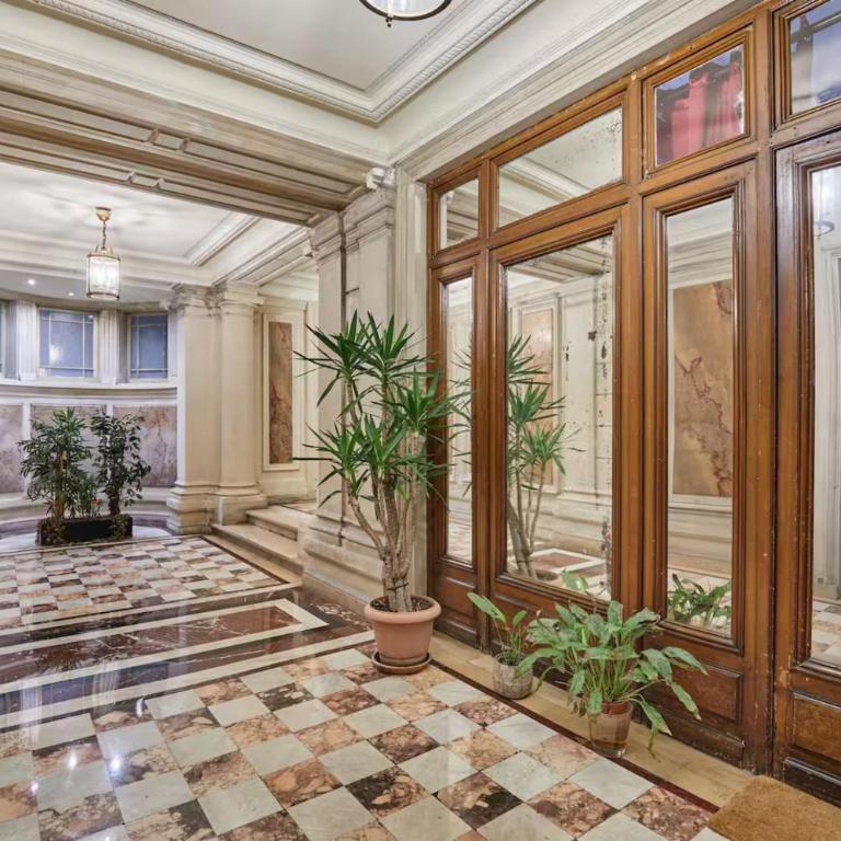 Chic Saint Honoré Luxury Stay with AC - Appartement - 21