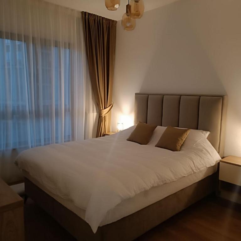 The Queen at Parkside - Two-Bedroom Apartment - 1