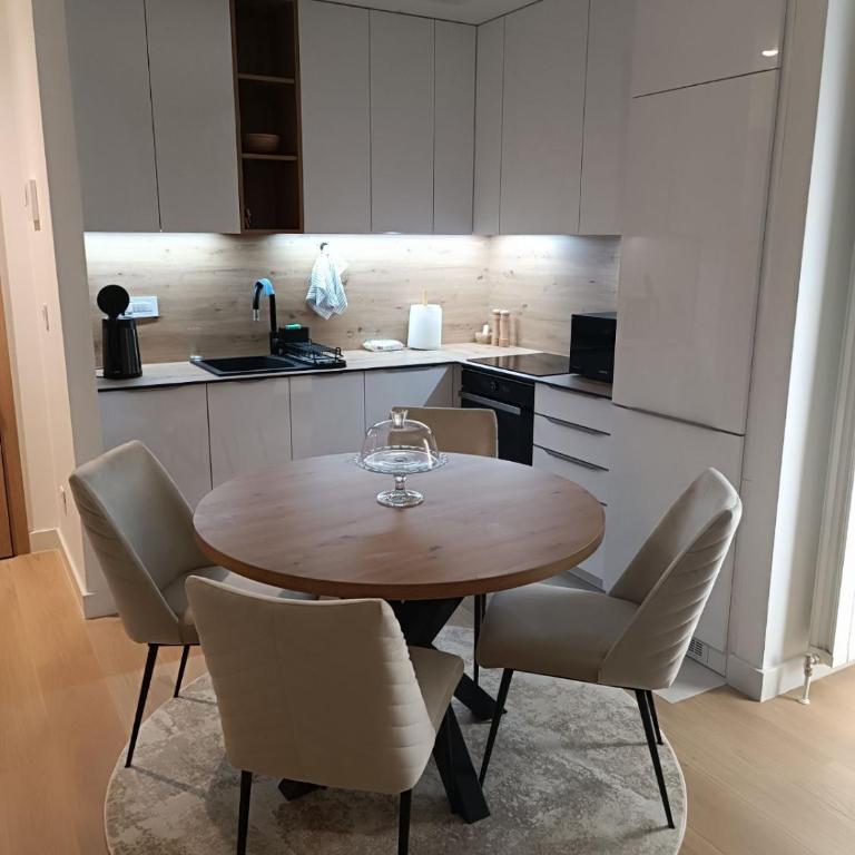 The Queen at Parkside - Two-Bedroom Apartment - 2