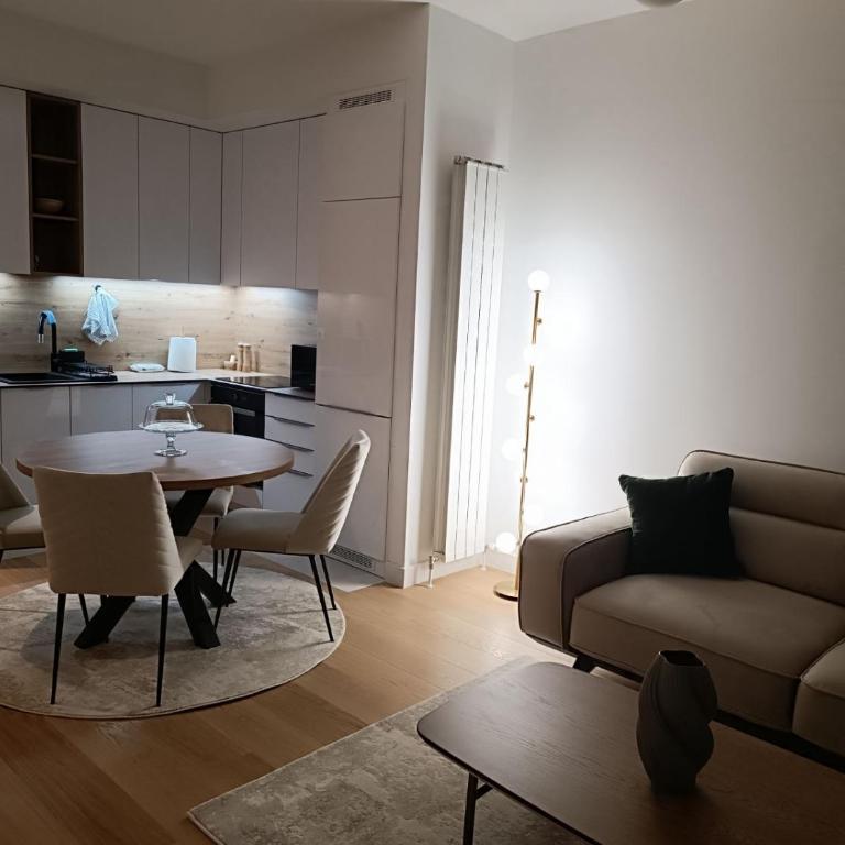 The Queen at Parkside - Two-Bedroom Apartment - 3