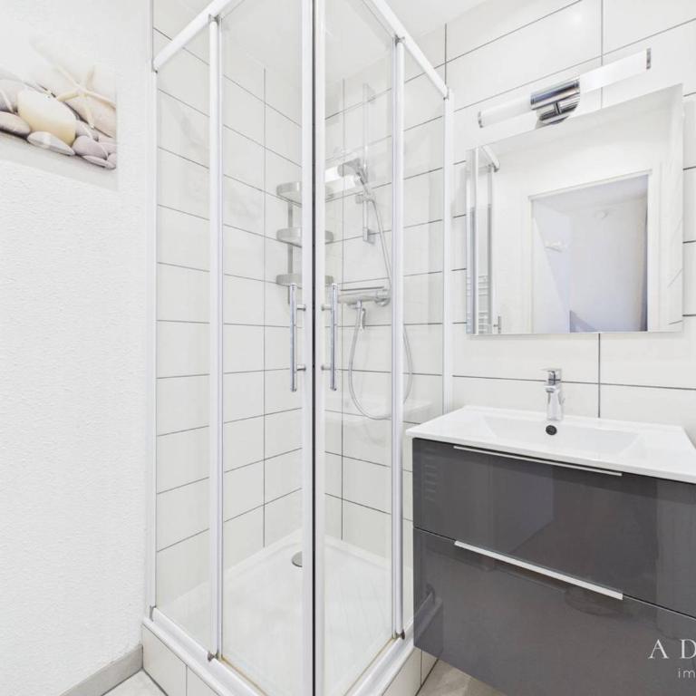 Charmant T2 rénové, skis aux pieds, balcon sud, parking inclus, 6 pers - Montvalezan - FR-1-398-540 - Appartement (6 Adultes) - 5