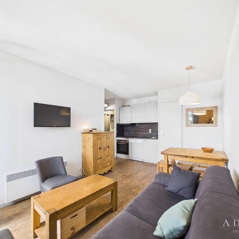 Bel Appartement Rénové avec Balcon - Ski aux Pieds, 5 Pers., Près des Commerces - FR-1-398-547 - Appartement (5 Adultes) - 3