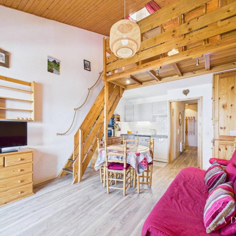 Studio Mezzanine Cosy à 100m des Pistes, Balcon Plein Sud, Quartier Calme - FR-1-398-538 - Studio - 1