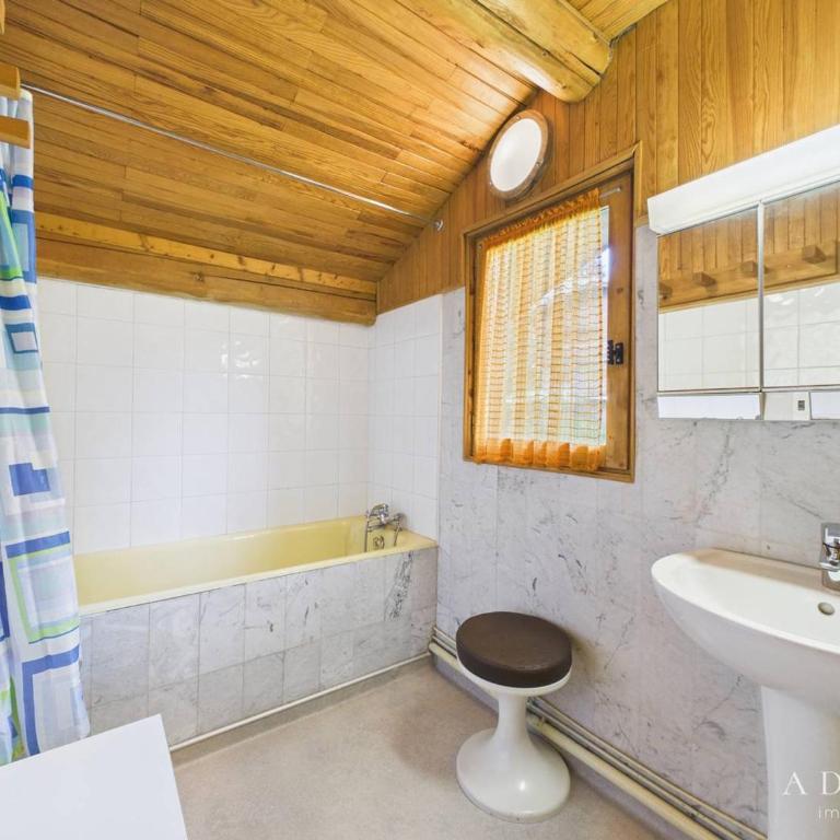 Chalet Savoyard pour 18 pers, proche pistes et commerces, cheminée, balcon, navette gratuite - FR-1-398-582 - Chalet (18 Adultes) - 24