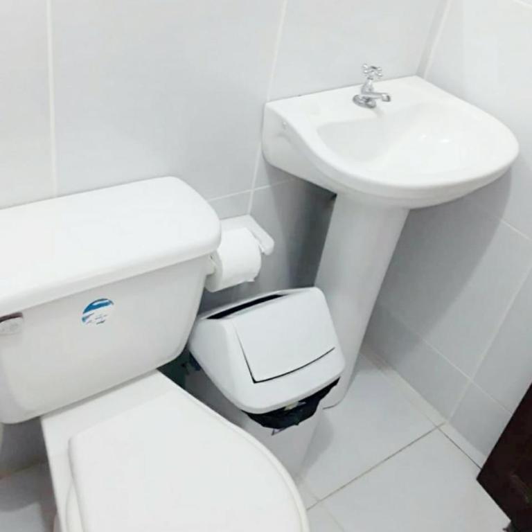 Hostal independencia - Family Room with Shared Bathroom - 3