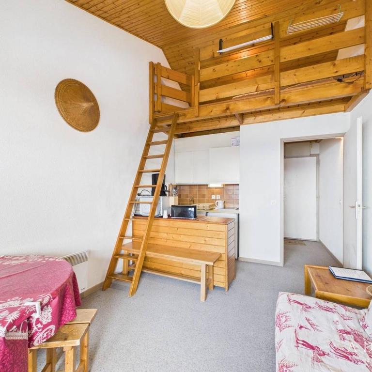 Studio mezzanine cosy, balcon plein sud, quartier calme, proche pistes et commerces, navette gratuite - FR-1-398-554 - Studio - 2