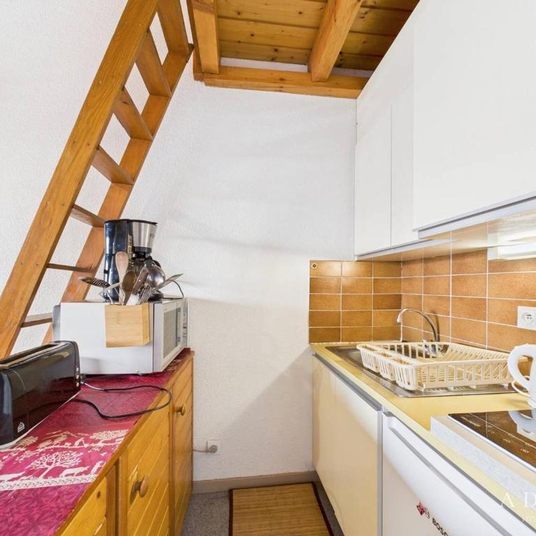 Studio mezzanine cosy, balcon plein sud, quartier calme, proche pistes et commerces, navette gratuite - FR-1-398-554 - Studio - 3