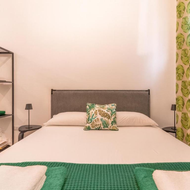 Room 12 MILANO -Near Train Station -15 min Rho Fiera-Duomo-Malpensa - Deluxe King Studio - 2