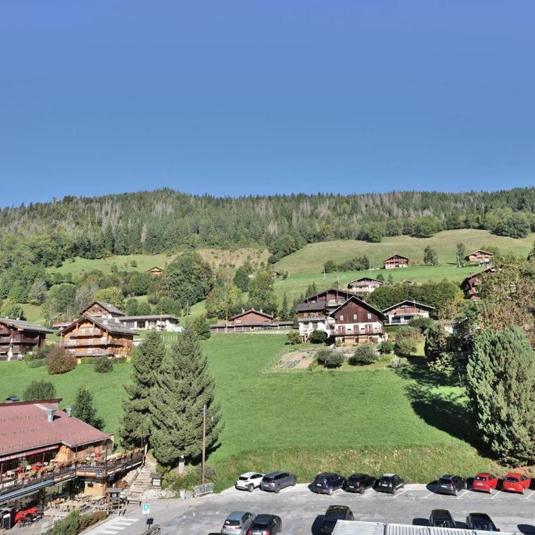 Superbe Studio Mezzanine Rénové au Cœur du Grand Bornand – 4 Couchages, Balcon, Proche Commerces et Ski - FR-1-458-162 - Studio - 7