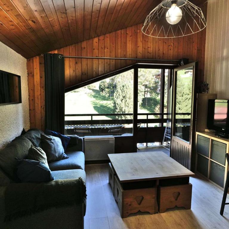 Superbe Studio Mezzanine Rénové au Cœur du Grand Bornand – 4 Couchages, Balcon, Proche Commerces et Ski - FR-1-458-162 - Studio - 1